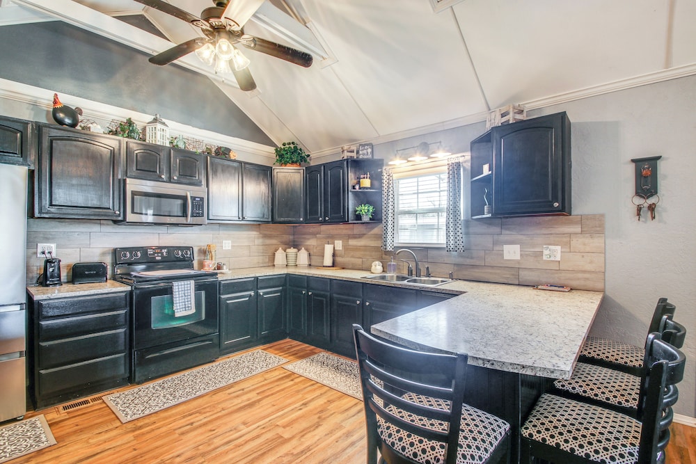 Pet-friendly Home w/ Porch Near Chickasha!