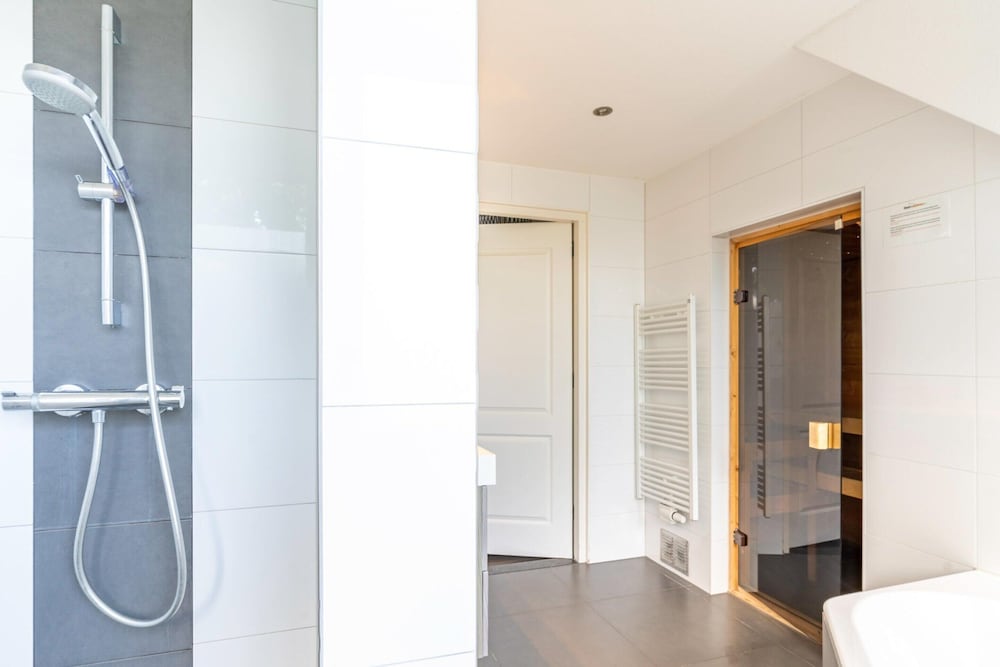 Luxury 8-person Holiday Villa