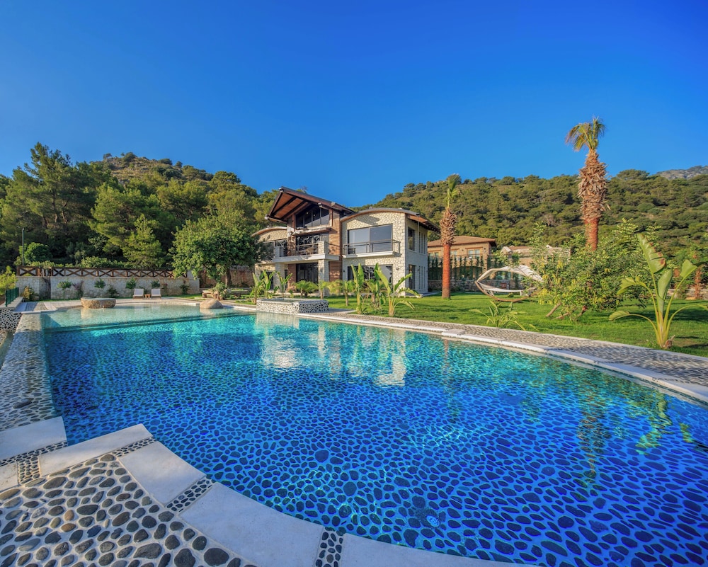 Private Island-Style Ultra Luxury Villa Estate