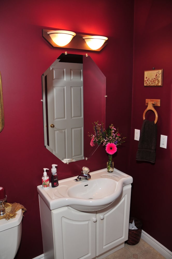 Golden Pathways Retreat and B&B