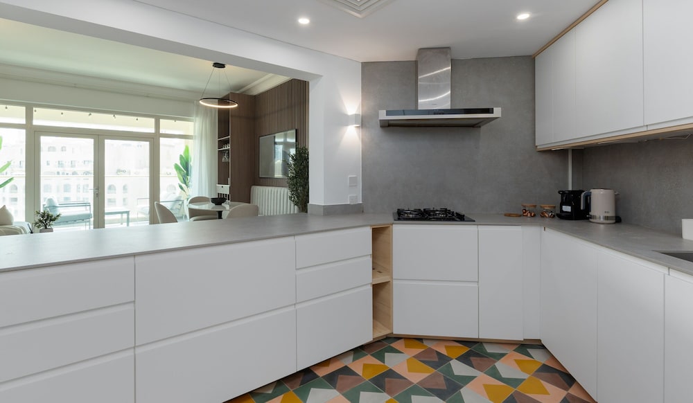 Sleek 2BR Apt at the Palm w Beach Access