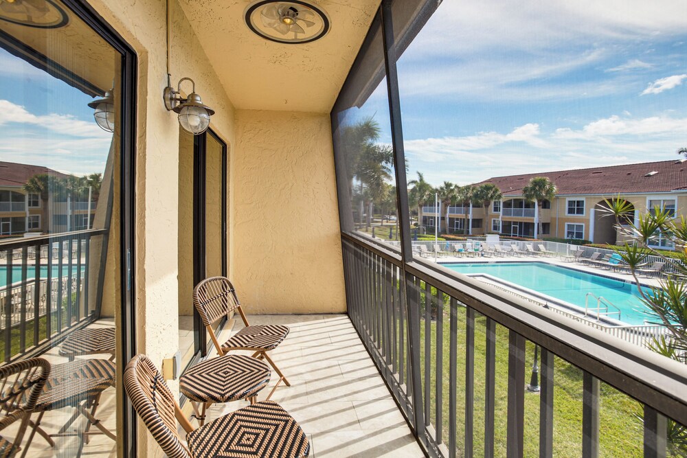 8 Mi to Beach: Modern Condo in Fort Myers!