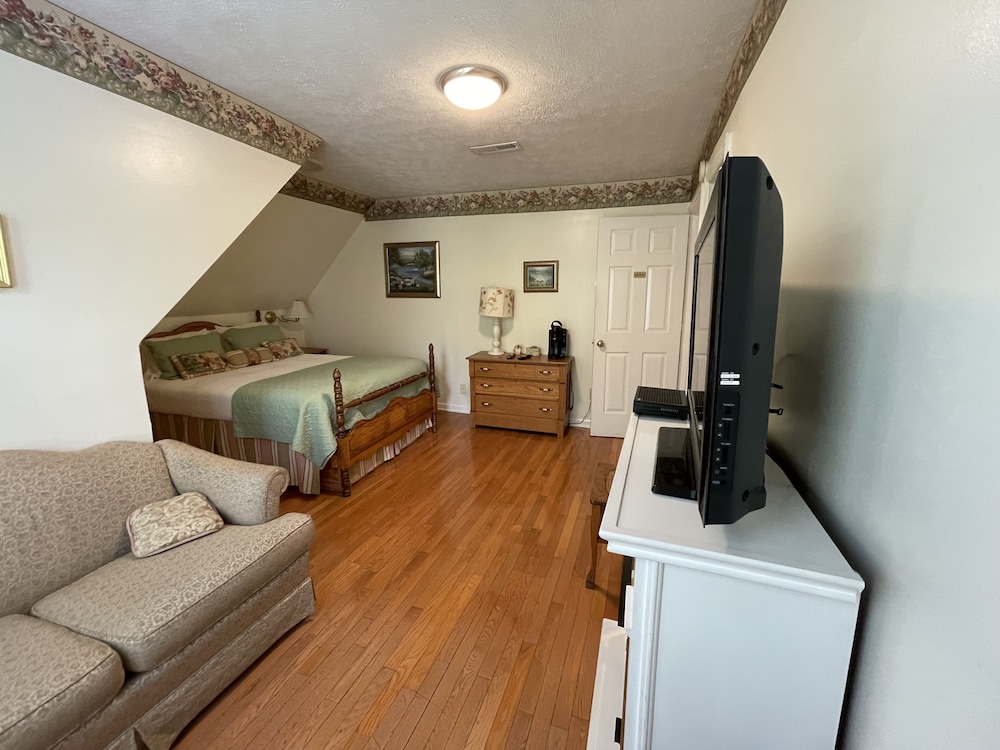 Carriage Lane Inn