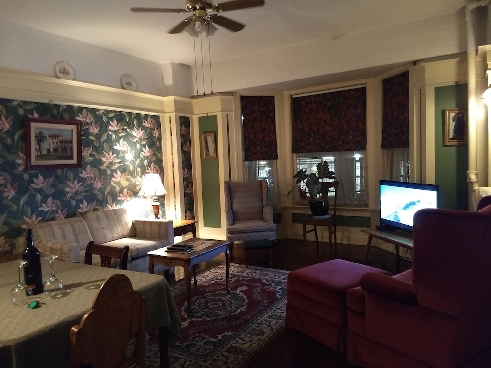 Arundel Mansion