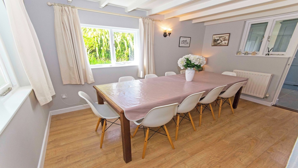 Perrymans Georgeham 3 bed / Sleeps 6 view 2