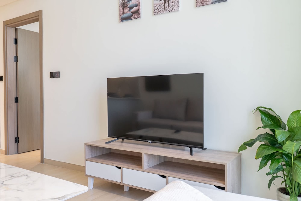 Peace and Tranquility in This 1 Bedroom in JVC
