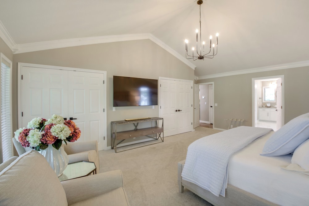 Golf Course View: Elegant Hot Springs Village Home