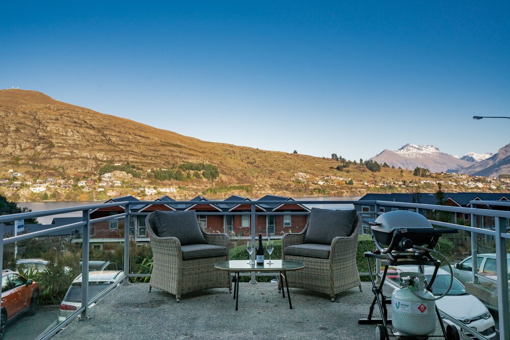 2-BEDROOM REMARKABLES APARTMENT