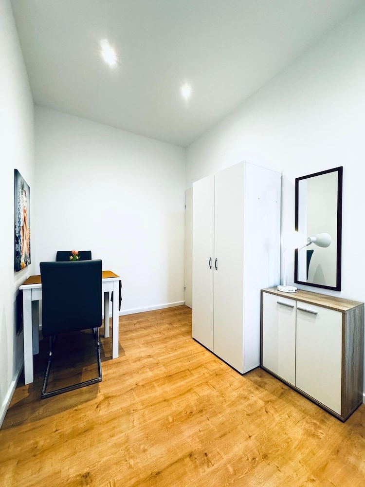 Lovely 4BR Apt Near Kaufpark Alterlaa