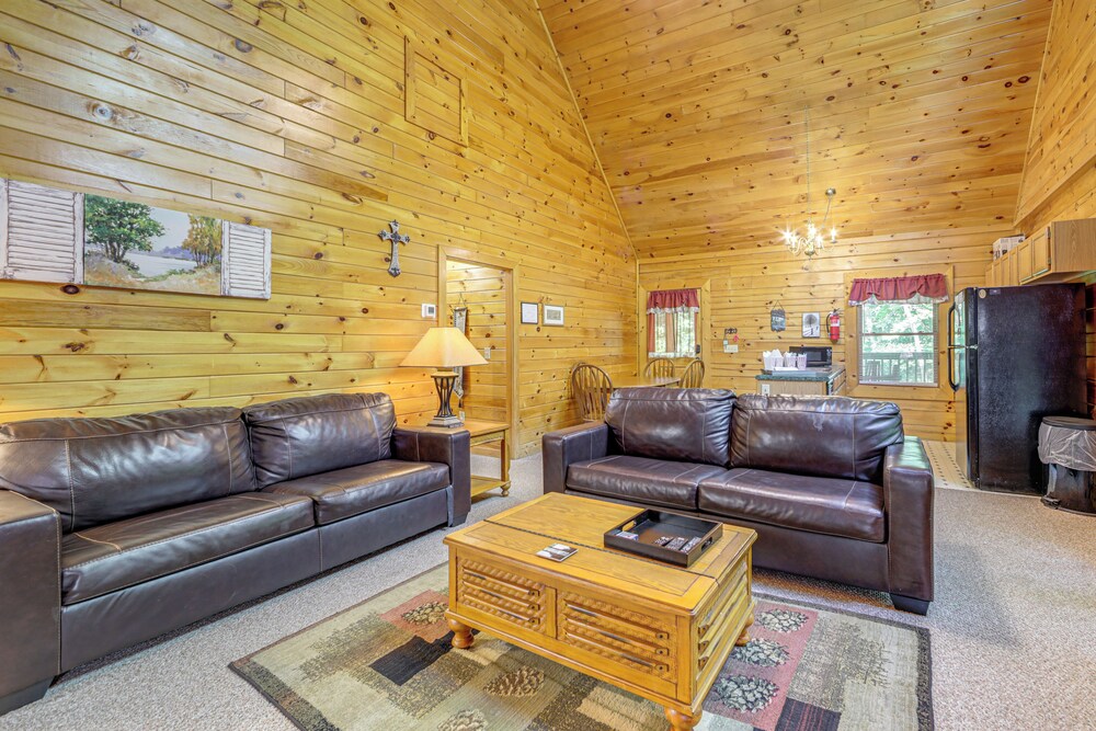 Smokies Cabin on Douglas Lake w/ Resort Pool