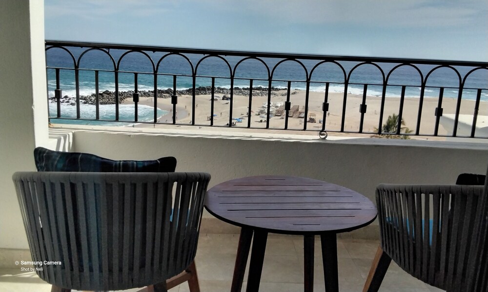 Ocean view beach suite