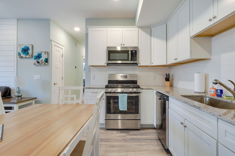 Walk to Beach: Traverse City Condo on Front Street