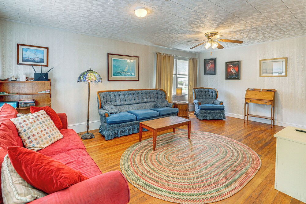 Walkable Beach Retreat on Chesapeake Bay!