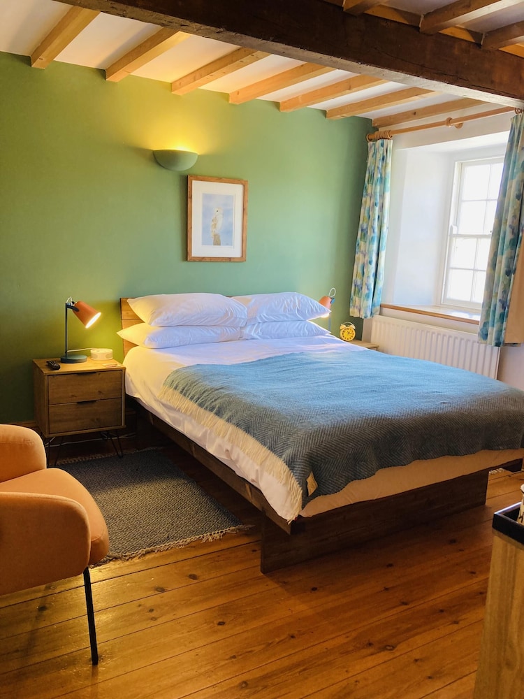 Riverside B & B