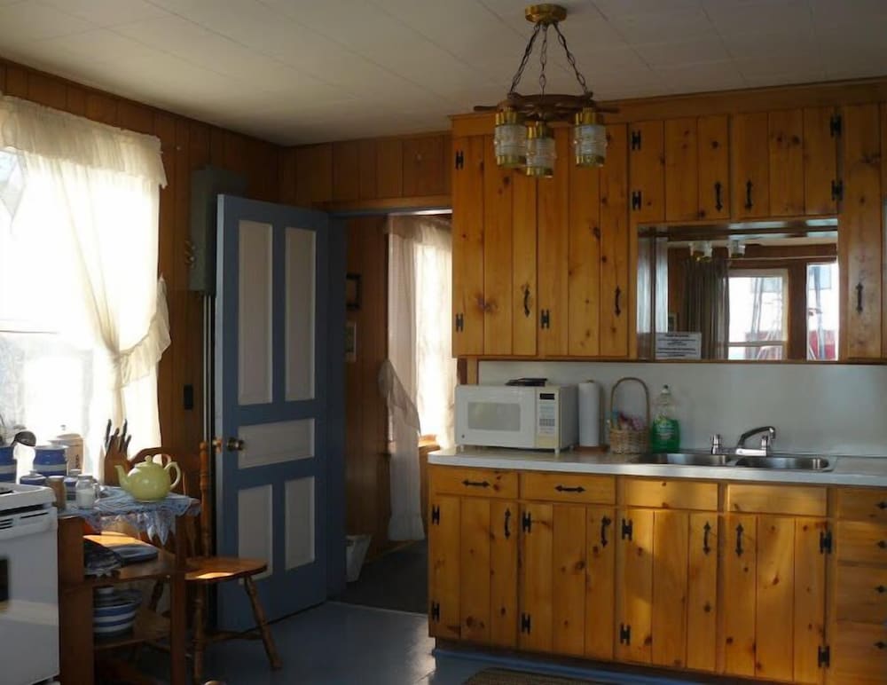 Bruce Bay Cottages & Lighthouse