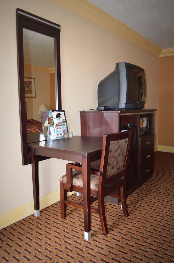 Birmingham Vacations - Parkway Inn of Birmingham - Property Image 3