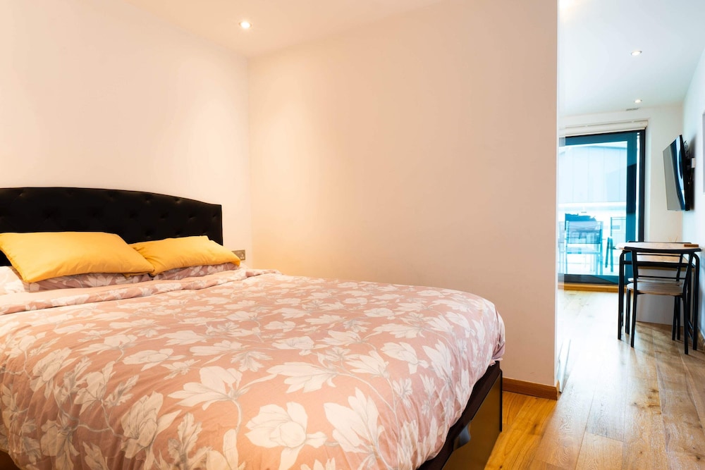 Ocean SPA Suite 11-hosted by Sweetstay view 3