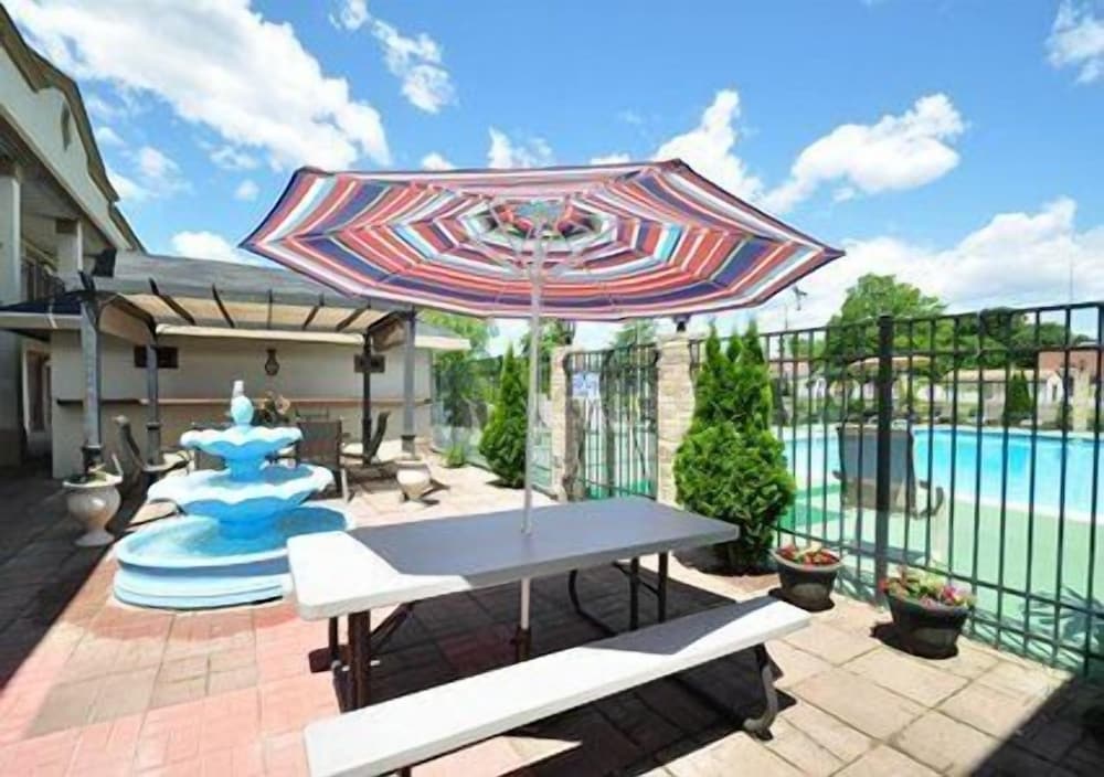 Econo Lodge Princess Anne view 3