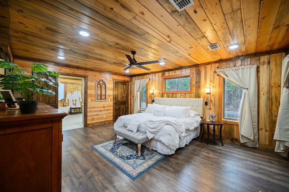 Red Fern Cabin Beauty Awaits