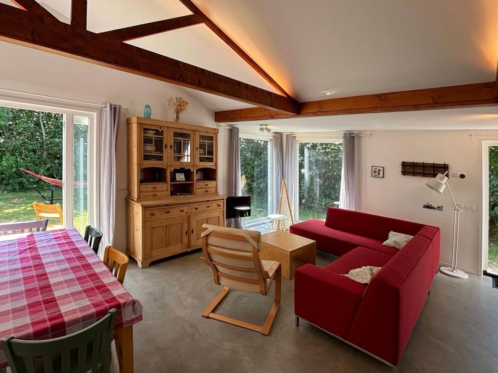 Renovated Bungalow With Garden for Families