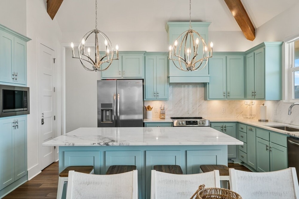 Tidewater 4 Bedroom Home by RedAwning