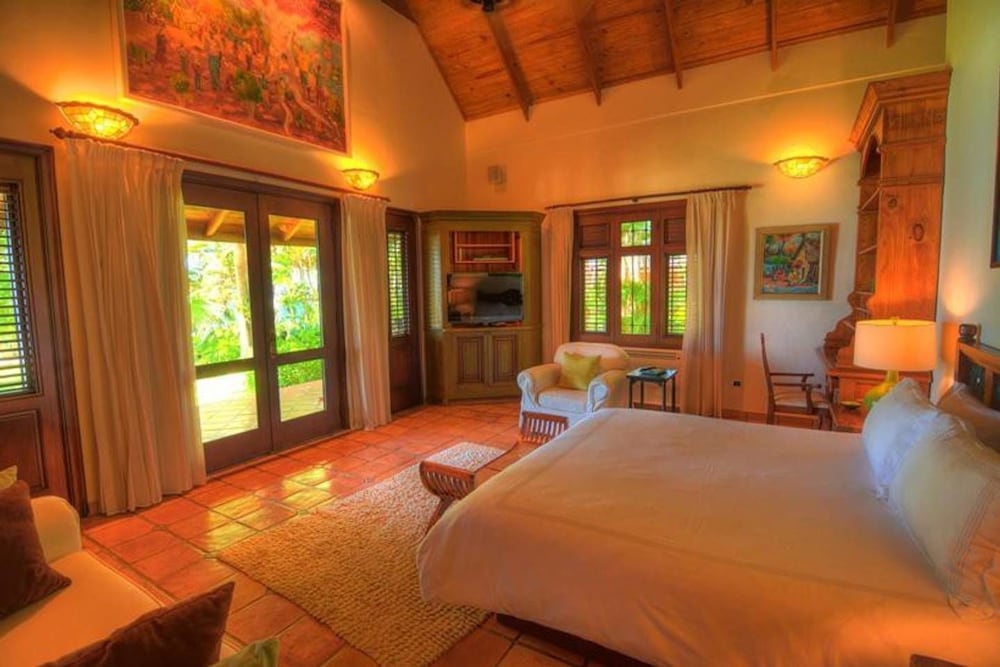 Villa Ataraxia Luxury Beachfront Vacation Rental view 4