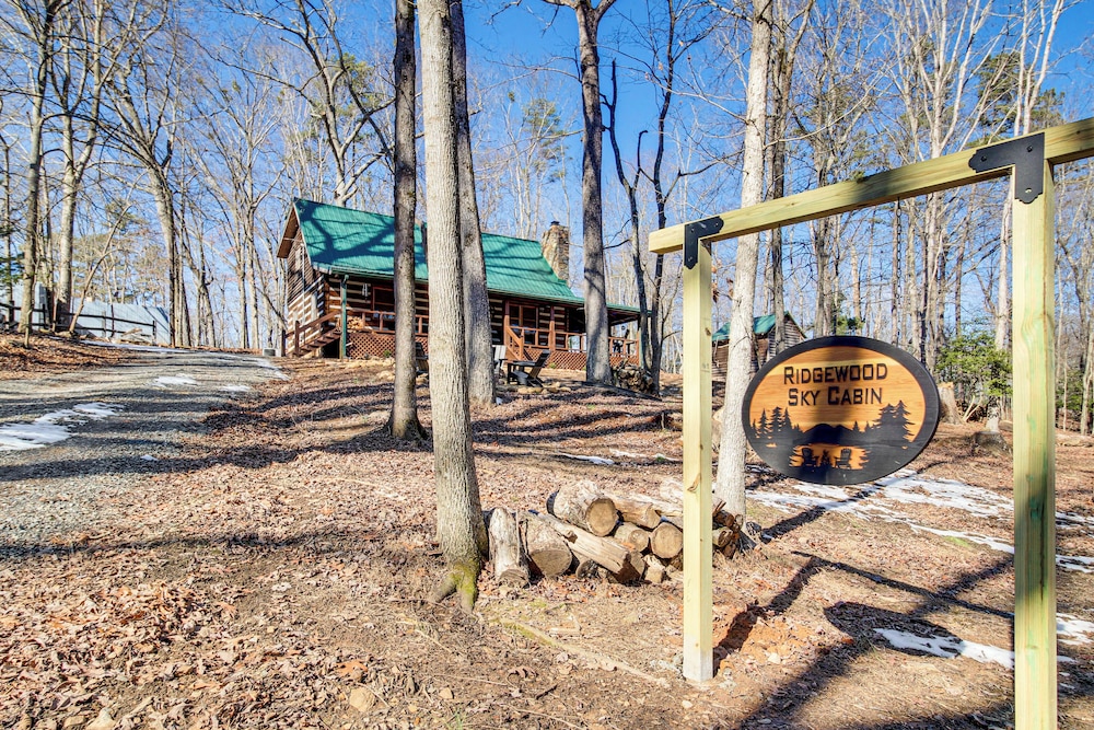 3 Mi to Dtwn Ellijay: Tree-lined Cabin w/ Deck!