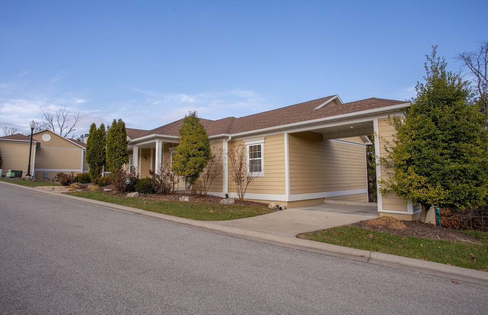 Quaint Quarters 4 Bedroom Villa by RedAwning