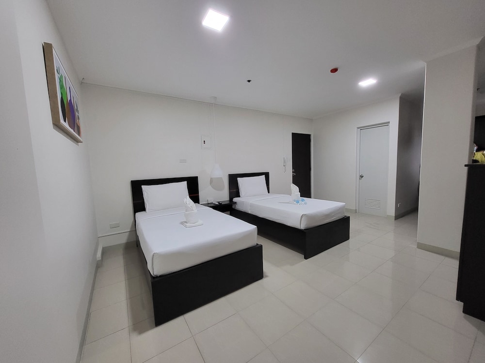Rooms R Us - Evangelista view 5