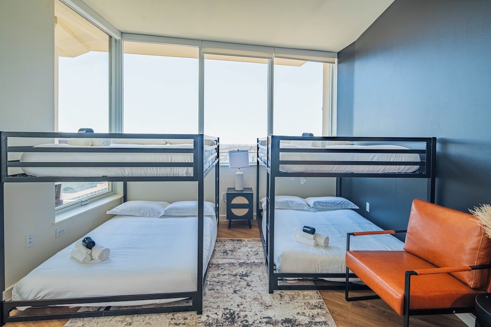 ROVE LIVING/KL - 44 Monroe