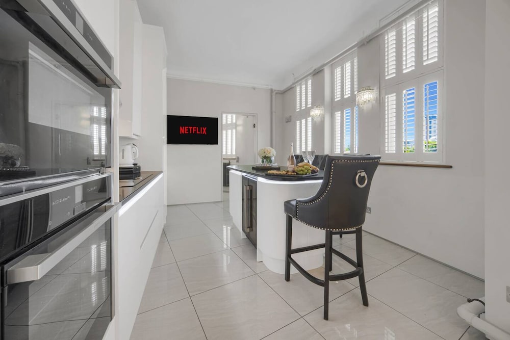 Chic Luxury - Central - Beach Access - Wind