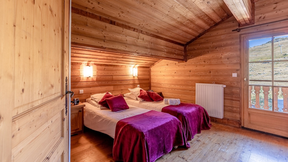 Madame Vacances Les Chalets de l'Altiport view 4