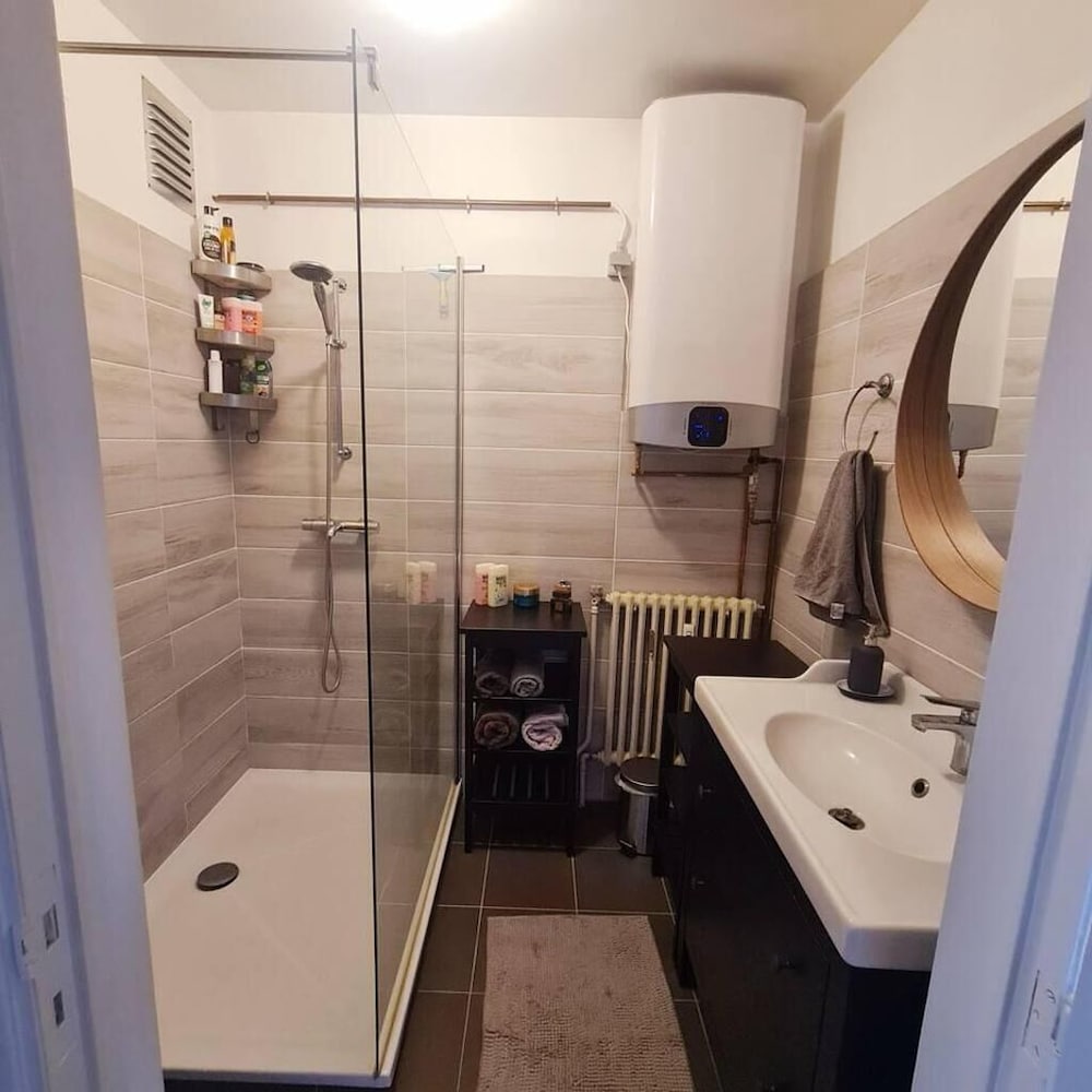 Spacious 2 Bedroom App in the Center With Terrace