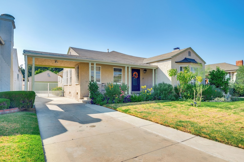 5 Mi to Sofi Stadium: Charming Family Home!