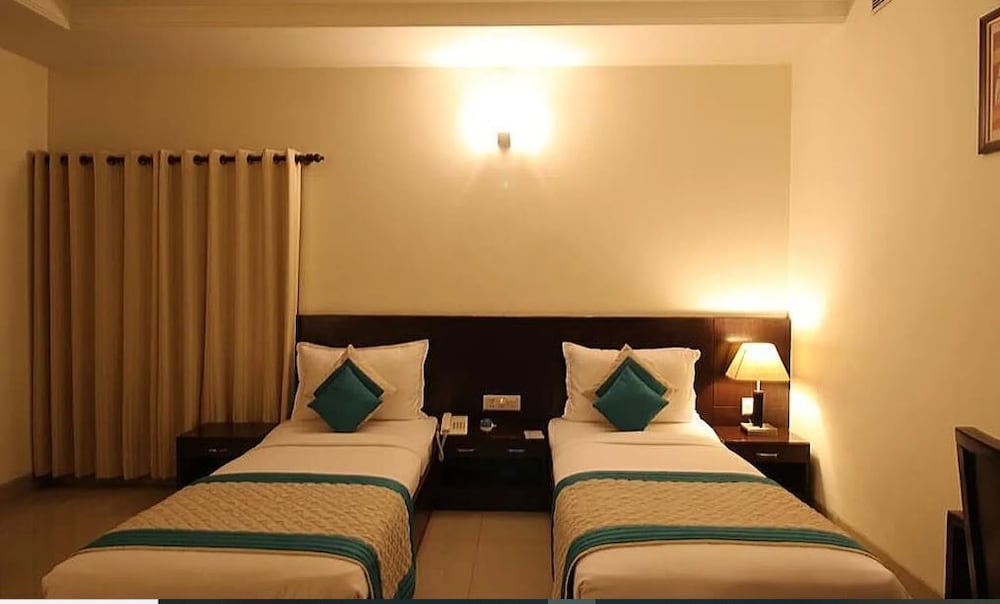 Hotel Impress By RMR Hotels