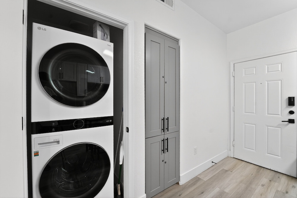Chic 1br At Westgate Pool, Gym & Stadium Fun 1 Bedroom Apts