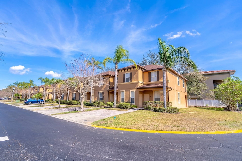 402 Regal Palms
