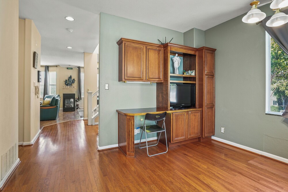 Beautiful 2BR in Silver Terrace