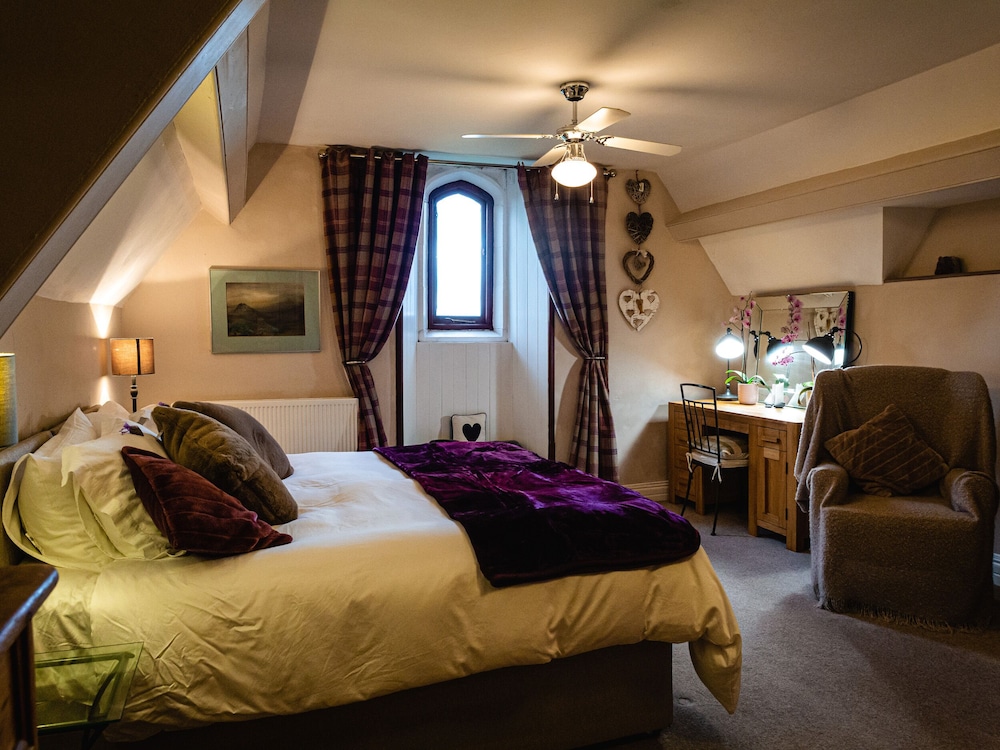 Lonsdale Villa Retreat