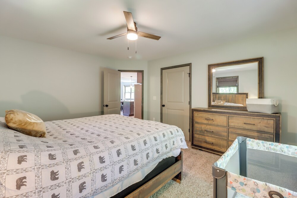 Hot Tub & Community Beach: Albrightsville Home!