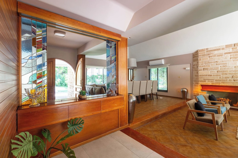 MOT Wine Country Mansion
