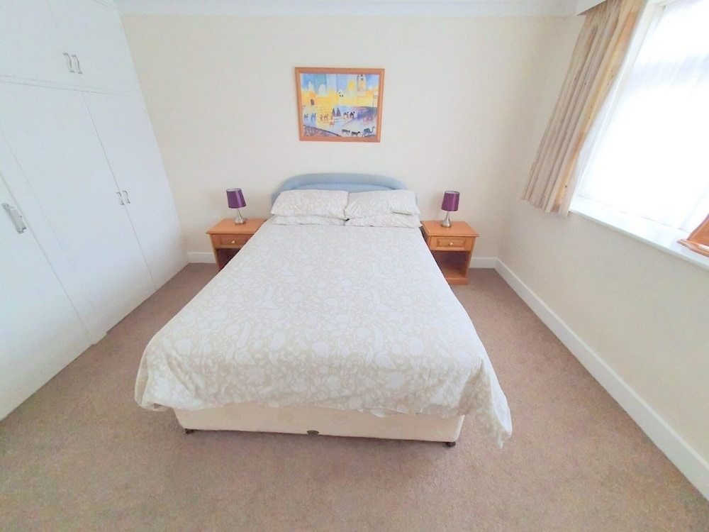 2-bed Flat With Superfast Wi-fi DW Lettings 9WW view 5