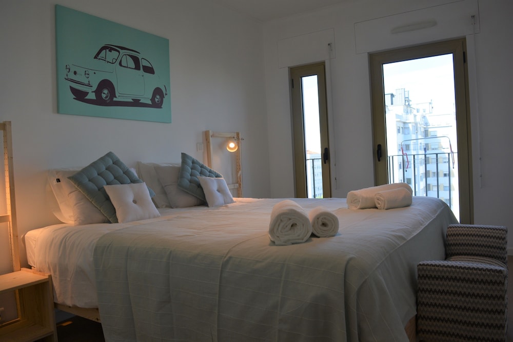 Modern & Bright by Homing