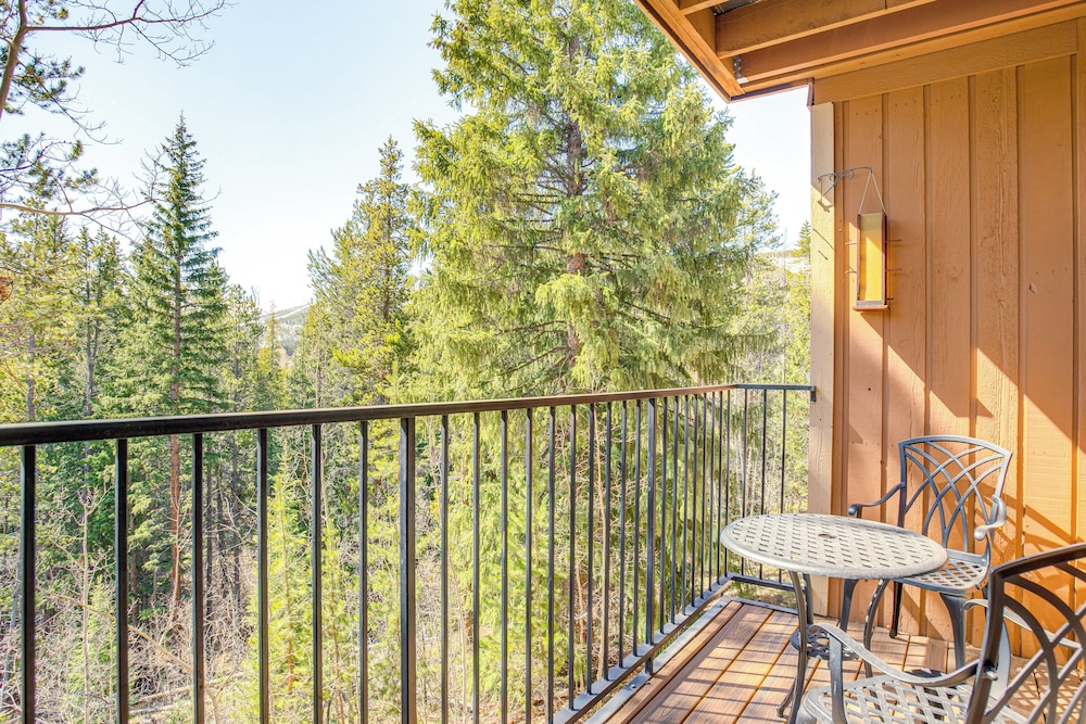 2 Mi to Winter Park Resort: Mtn-view Haven!