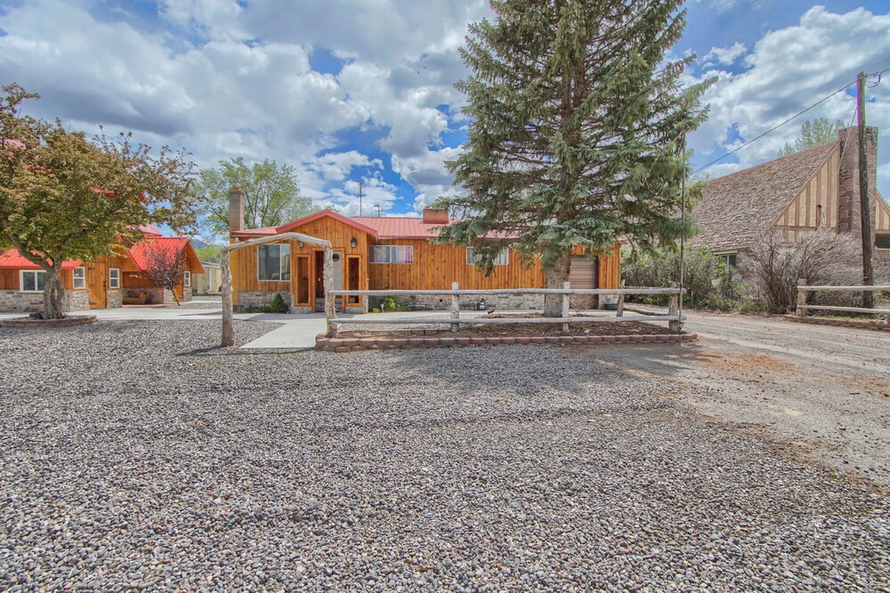 Group Getaway w/ Mtn Views: Home in Circleville!