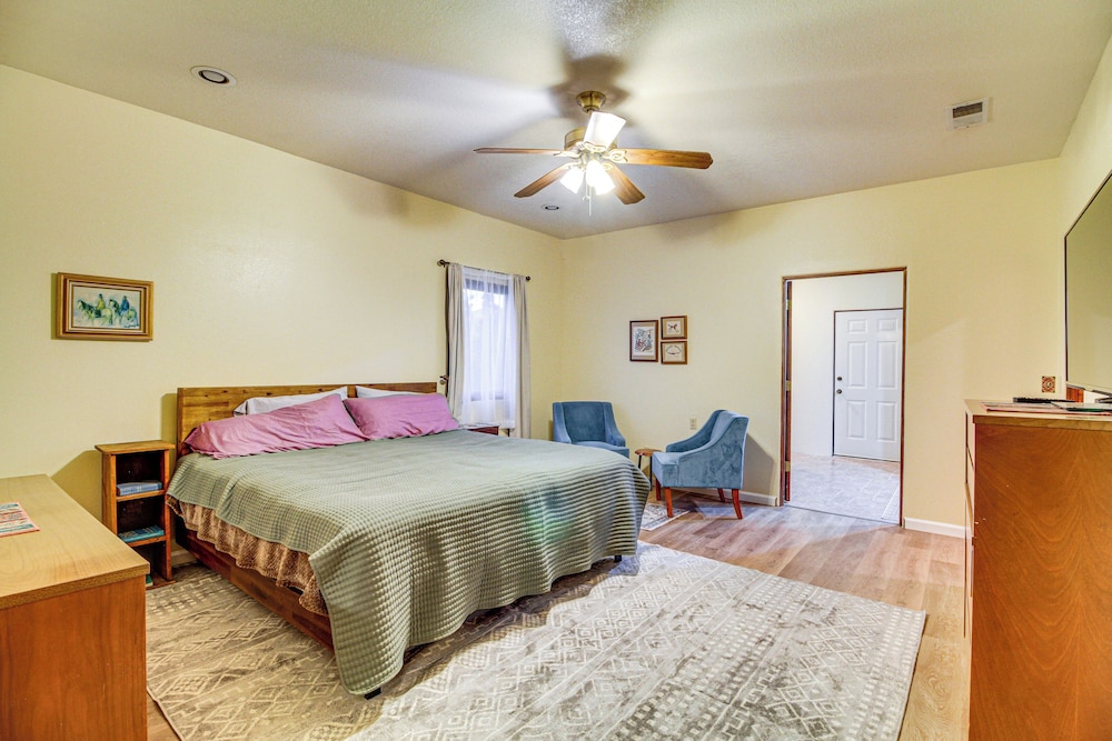 Stunning Sandia Mtn Views: Rio Rancho Retreat