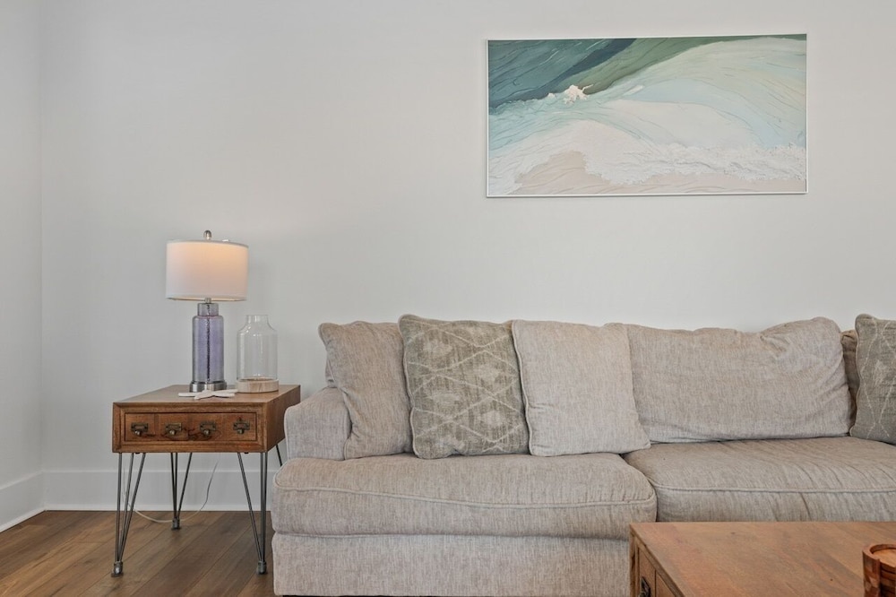 Tidewater 4 Bedroom Home by RedAwning