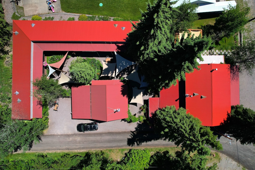 Laughing Horse Lodge