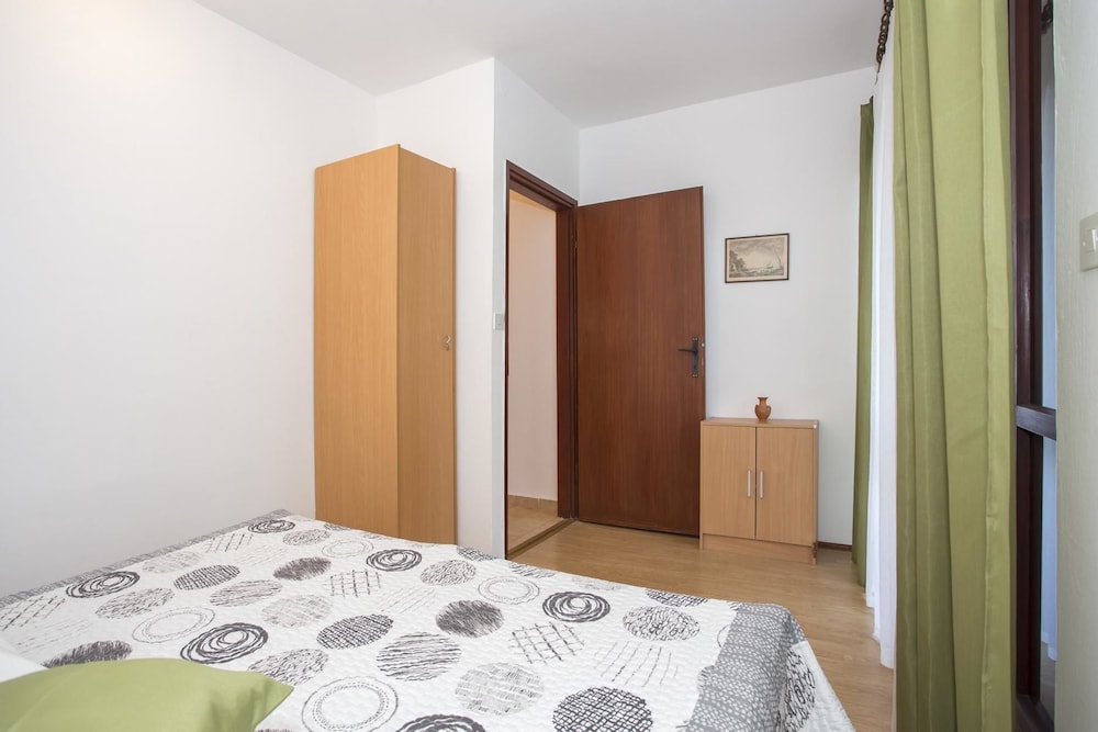 Apartment 34