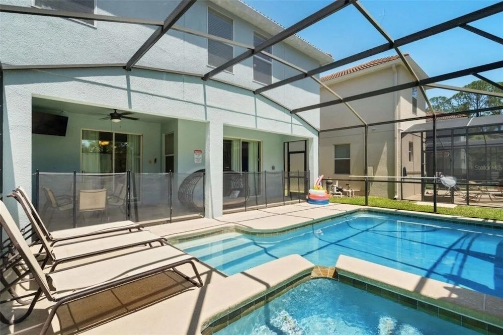 Sugar Palm Place 6 Bedroom Home